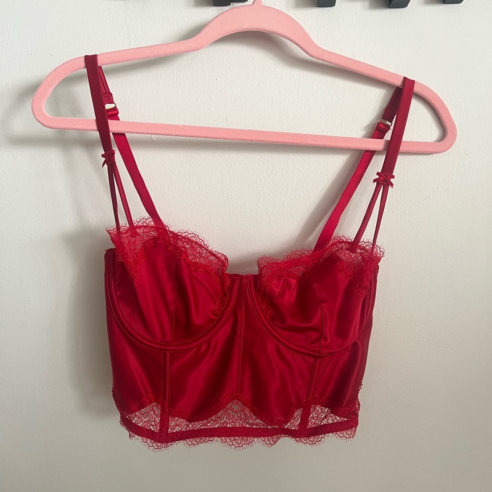 Victoria’s Secret Elegant Red Lace Bustier